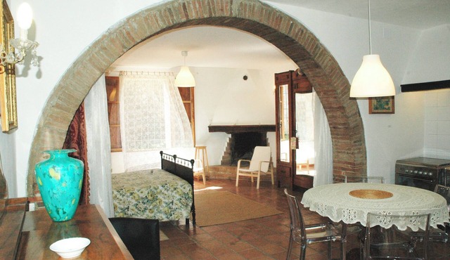 S.M.L'ARCO a dip in the green, in the heart of Tuscany