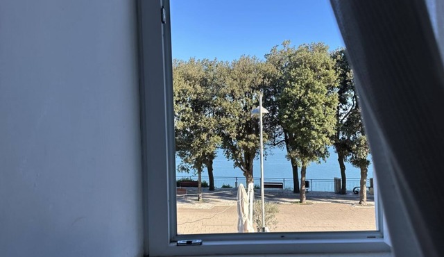 S035 - Sirolo, three-room apartment in the square with sea view