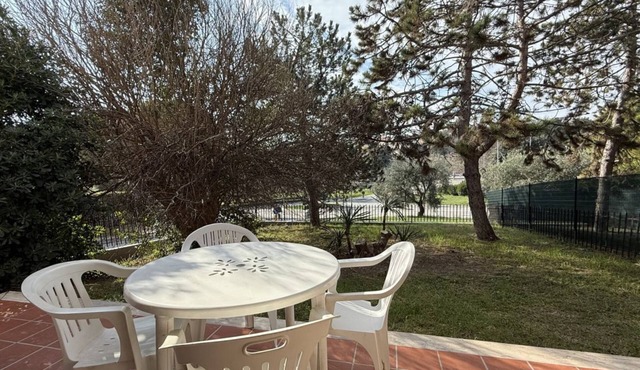 S077 - Sirolo, three-room apartment with garden in the center