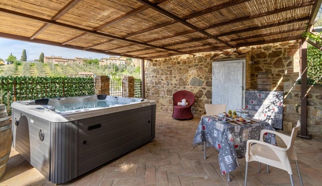 Sant'Antimo Montalcino Holiday Home with Garden View and Private Parking