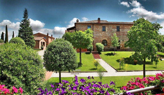 Scenic Tuscan Mansion