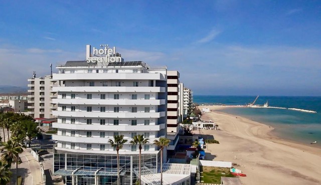 Sea Lion Hotel