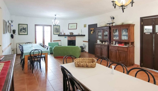 Secluded Villa in Parenti with Garden