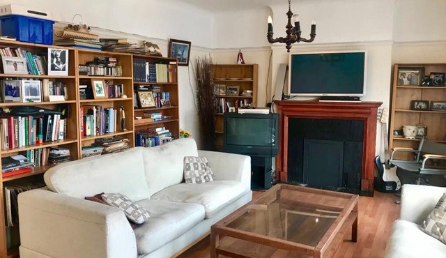 Self contained 3 bed flat with your own front door, three double rooms, Sleeps six,fifteen pounds per night each