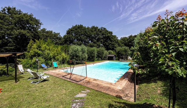 Semidetached Villa Shared Pool, Monteleone d'Orvieto, Italy