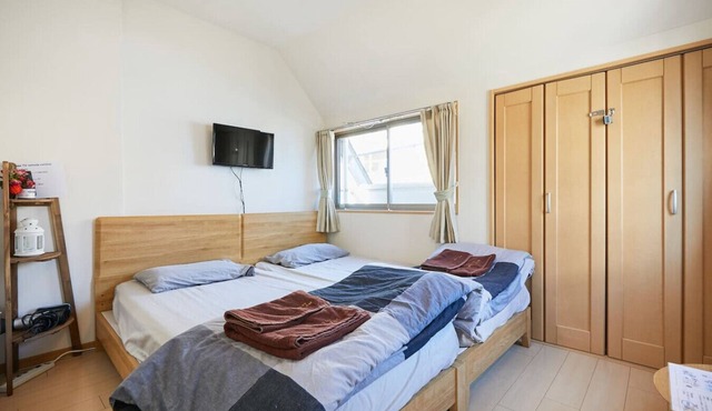 Shinjuku 302 for 2 peoples, private toilet + small kitchen