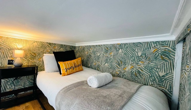 Single Studio Ensuite with Shower