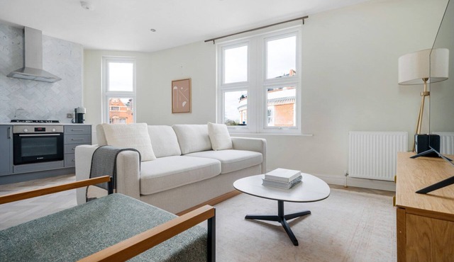 Sleek Fulham 1BR, 6 min walk to Putney Bridge, by Blueground