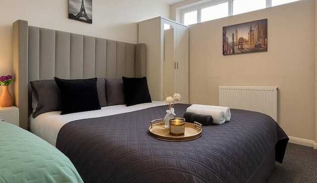 Sleeps 11 - Family and Contractor Home -Free Parking Near Canary Wharf, ExCel,O2