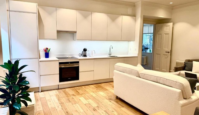Sleeps 4 - Fleet St, Strand, Covent Garden, LSE & St Pauls, all walking Distance