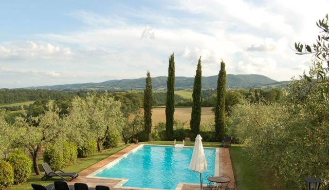Small independent house. pool, veranda, BBQ