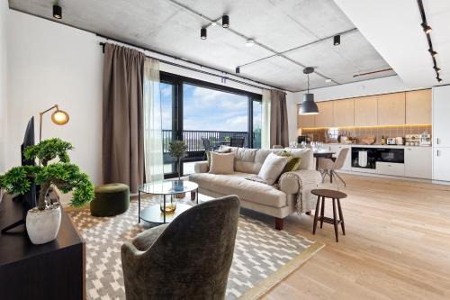 Spacious 2-Bed Penthouse with Large Balcony in Tottenham