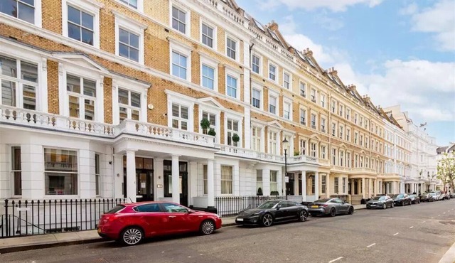 Spacious 3-bedroom apartment in marvelous London with AC