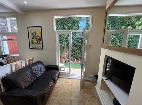 Spacious 4 bedroom flat in a desirable location