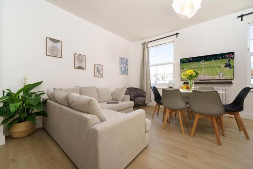 Spacious 4-Ensuite Home - Near Camden & King's Cross