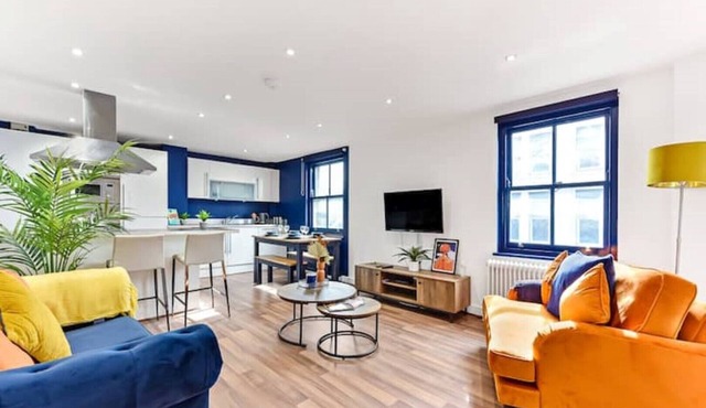 Spacious Contemporary 2 bed flat