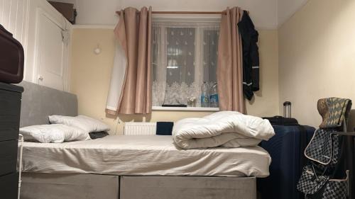 Spacious double room in a shared house