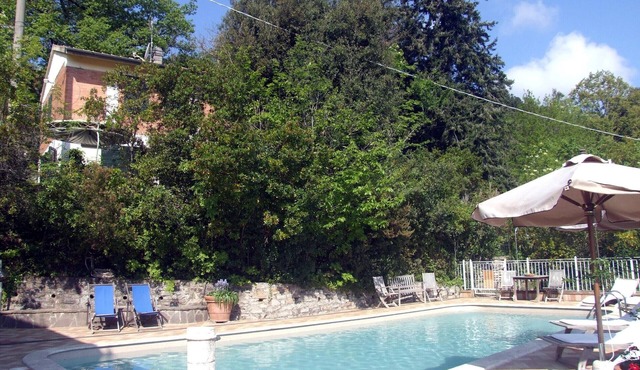 Spacious Flat with gazebo, barbecue, shared pool,Wi-Fi,quiet location.