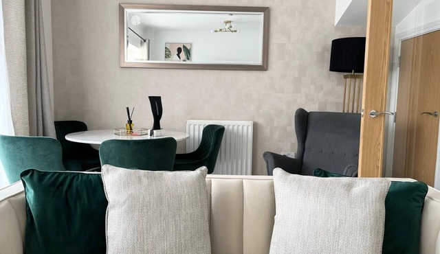 Spacious, Serene and Comfy 2-Bed in Mill Hill East With Free Parking