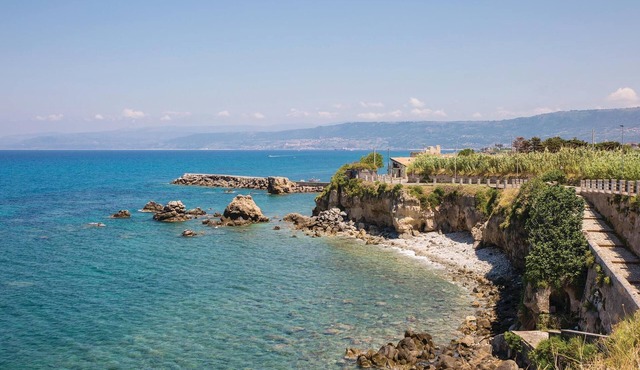 Spacious vacation home with private pool and panoramic view of the sea only 250 meters away.