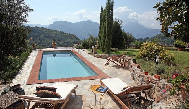 Special 17century villa, fabulous garden, view, private pool, walk to restaurant