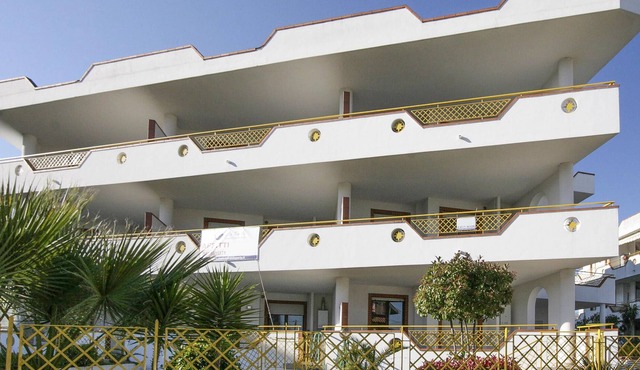 Spend a great vacation by the sea in this beachfront apartment.