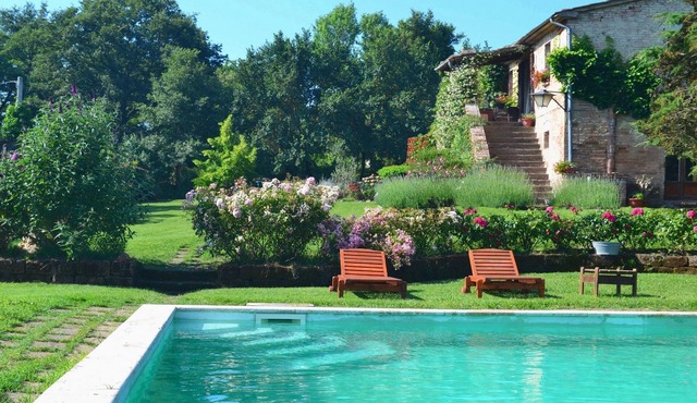 Splendid countryhouse 8-10 people with private pool in typical Tuscan style