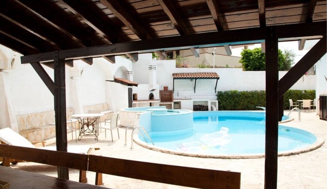 STAIRWAYS PRESTIGIOUS VILLA WITH 11 BEDS, POOL, Beach 250mt panorama