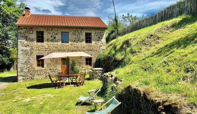 Stone cottage near Lac de Vassivière