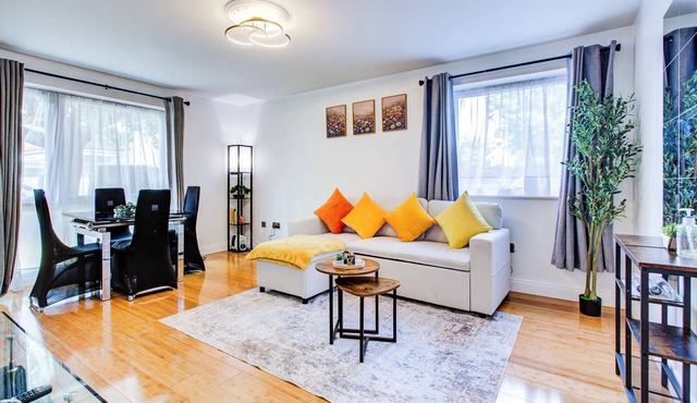 Stratford 2BR Comfy Stay – Work, Rest & Explore