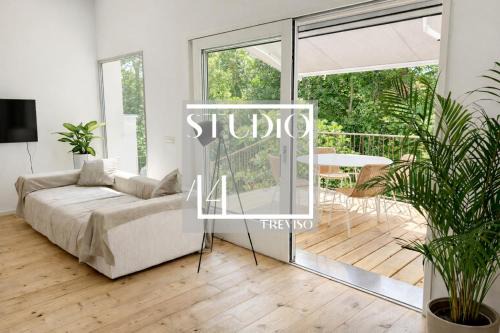 STUDIO 14 - apt design con terrazza sul fiume - 2 biciclette incluse - vicino al centro