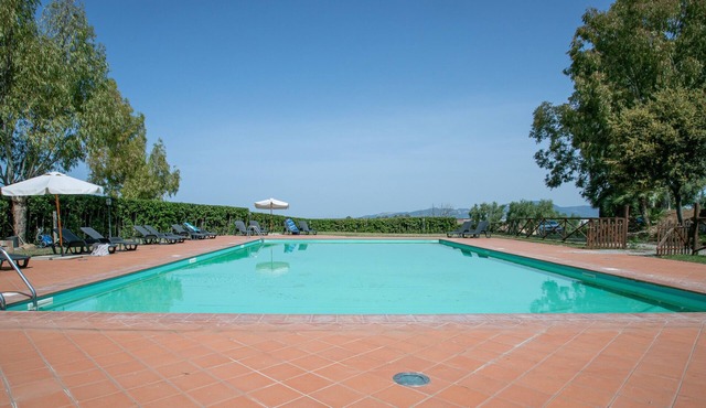 Studio Apartment "Pianosa" with Sea View, Garden, Wi-Fi & Shared Pool