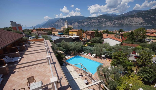 Studio with air conditioning and pool