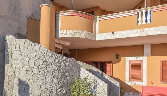 Stunning apartment in Limbadi with WiFi