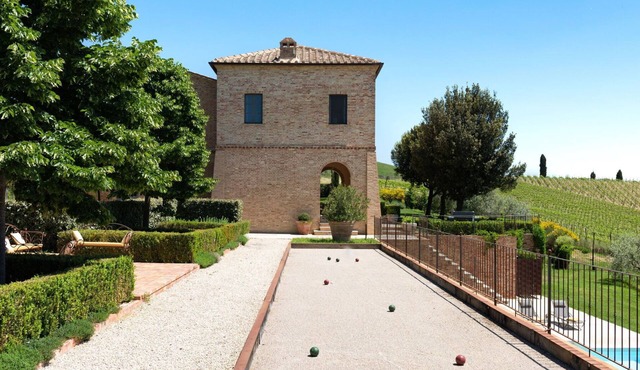 Stunning private villa with A/C, private pool, WIFI, TV, patio, panoramic view, close to Montalcino