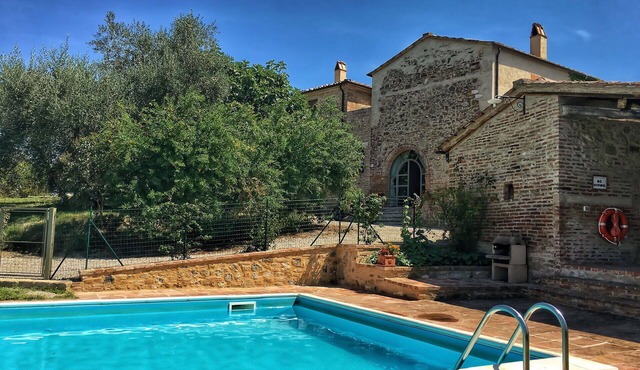 Stunning private villa with WIFI, A/C, private pool, TV, patio, panoramic view, close to Montalcino