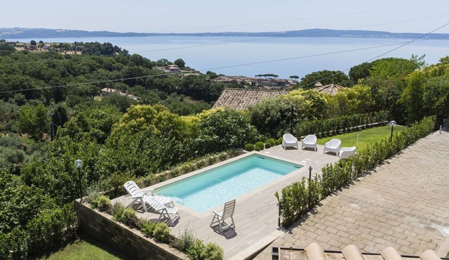 Stunning private villa for 14 people with A/C, private pool, WIFI, TV, patio and pets allowed
