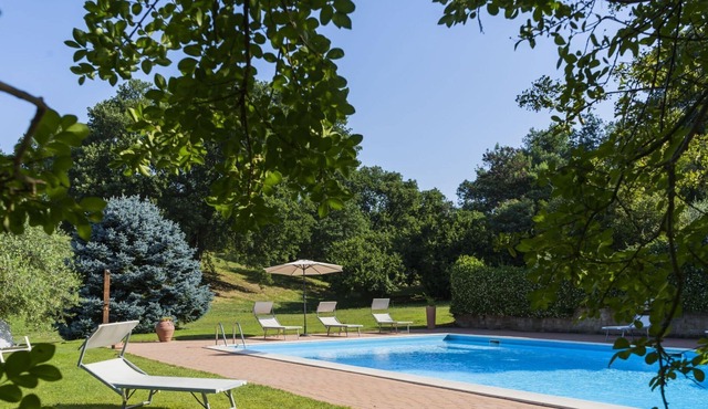 Stunning private villa for 10 people with private pool, WIFI, TV, patio and parking
