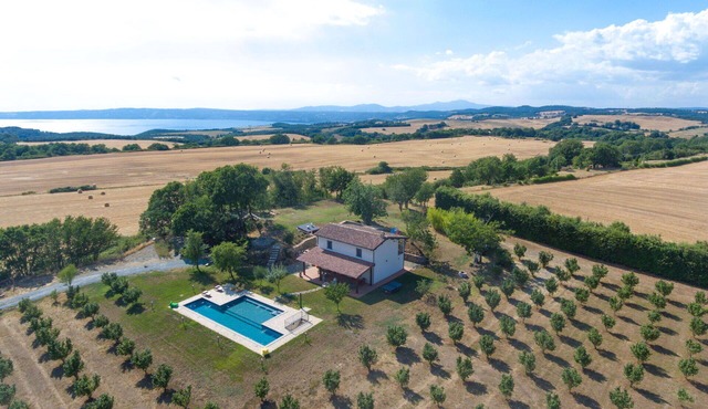 Stunning private villa with A/C, WIFI, private pool, TV, patio, pets allowed and panoramic view