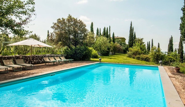 Stunning private villa for 16 people with private pool, WIFI, A/C, TV, patio and panoramic view