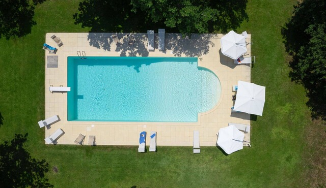Stunning private villa with WIFI, hot tub, private pool, TV, pets allowed, close to Montepulciano