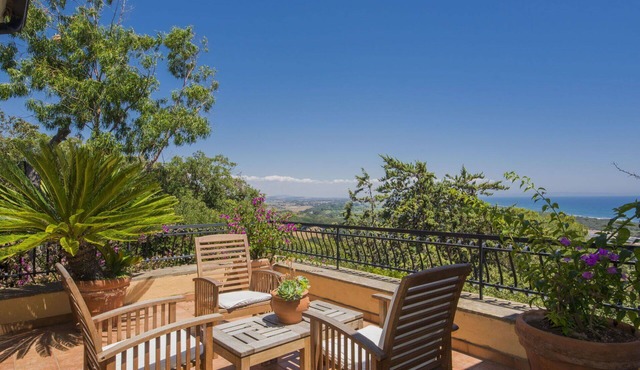 Stunning private villa for 11 guests with WIFI, TV, terrace and pets allowed