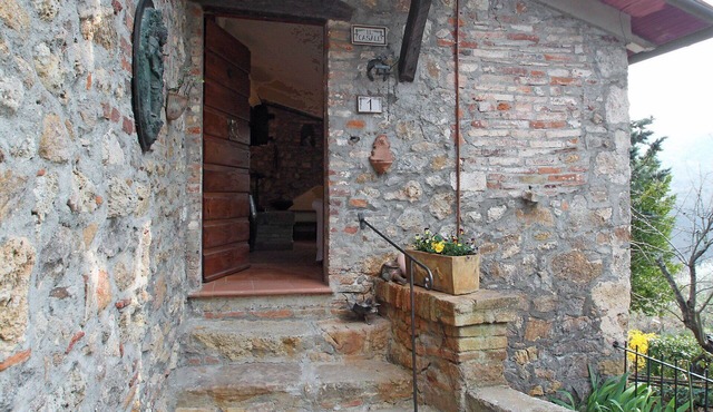 Stunning private villa for 6 people with private pool, WIFI, TV and patio