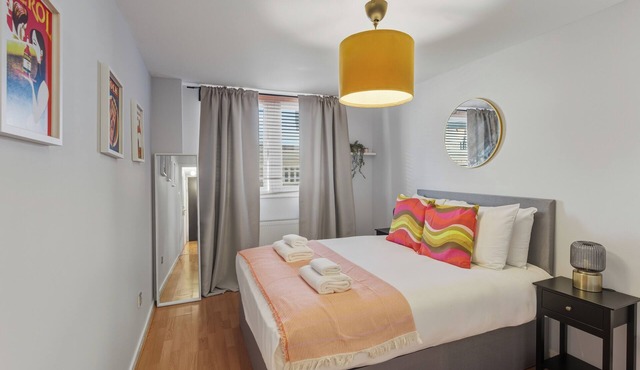 Stylish 1-Bed Flat in London’s Prime Diamond District