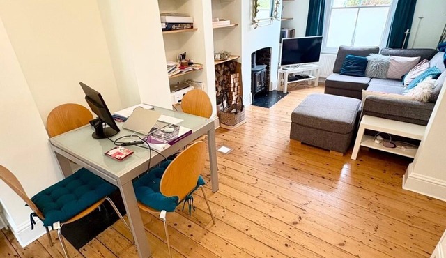 Stylish 2BR House near Canary Wharf & Docklands