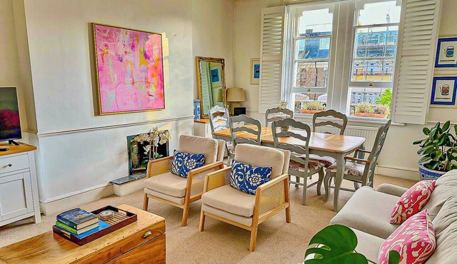 Stylish apartment in upmarket Kensington Olympia