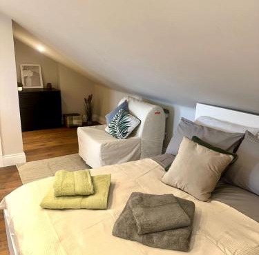 Stylish Bright loft Studio in Ealing