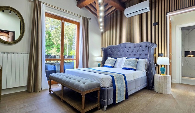 Suite with private bathroom and views of Tuscan hills