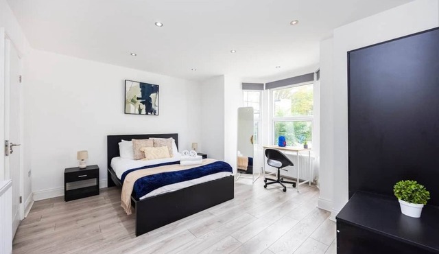 Summer Savings, Save More 20% | Spacious 9-Guest Home