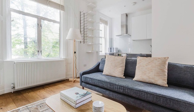 Sweet Earls Court 2BR, Fully Furnished & Equipped, by Blueground